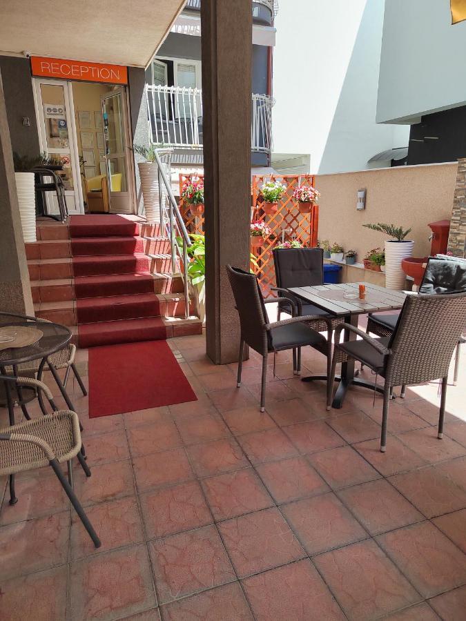 Bed And Breakfast Majesty Nis Exterior foto