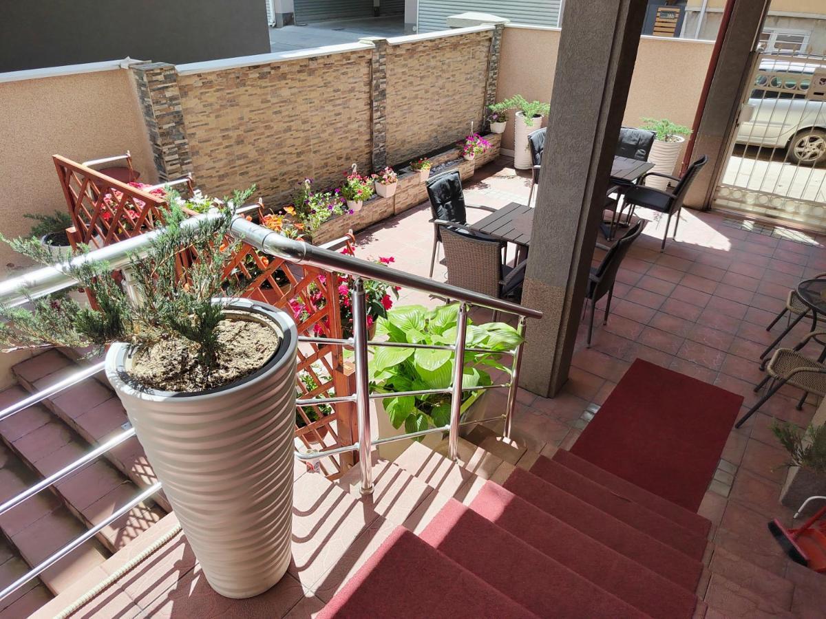 Bed And Breakfast Majesty Nis Exterior foto