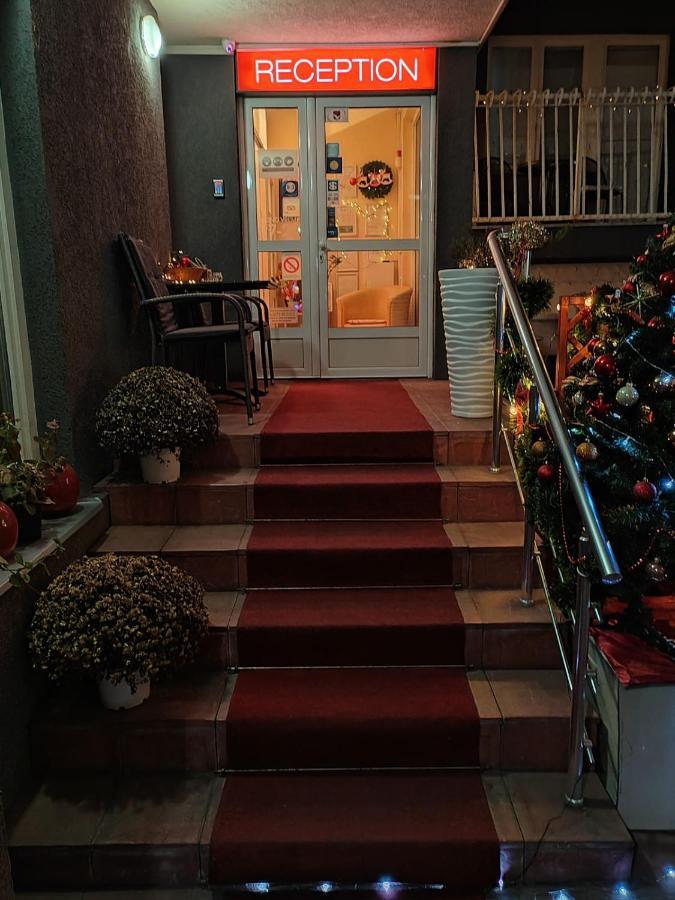 Bed And Breakfast Majesty Nis Exterior foto