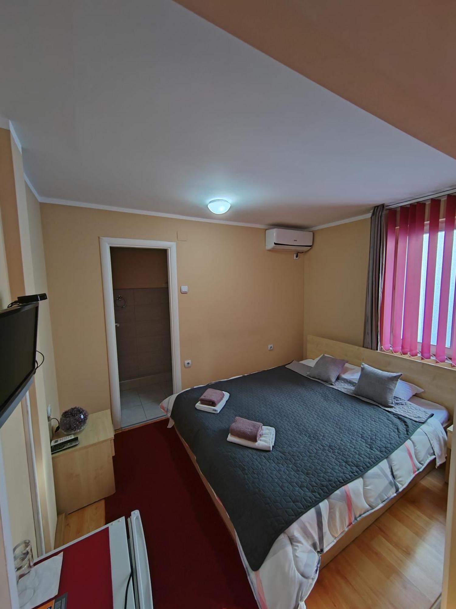 Bed And Breakfast Majesty Nis Exterior foto