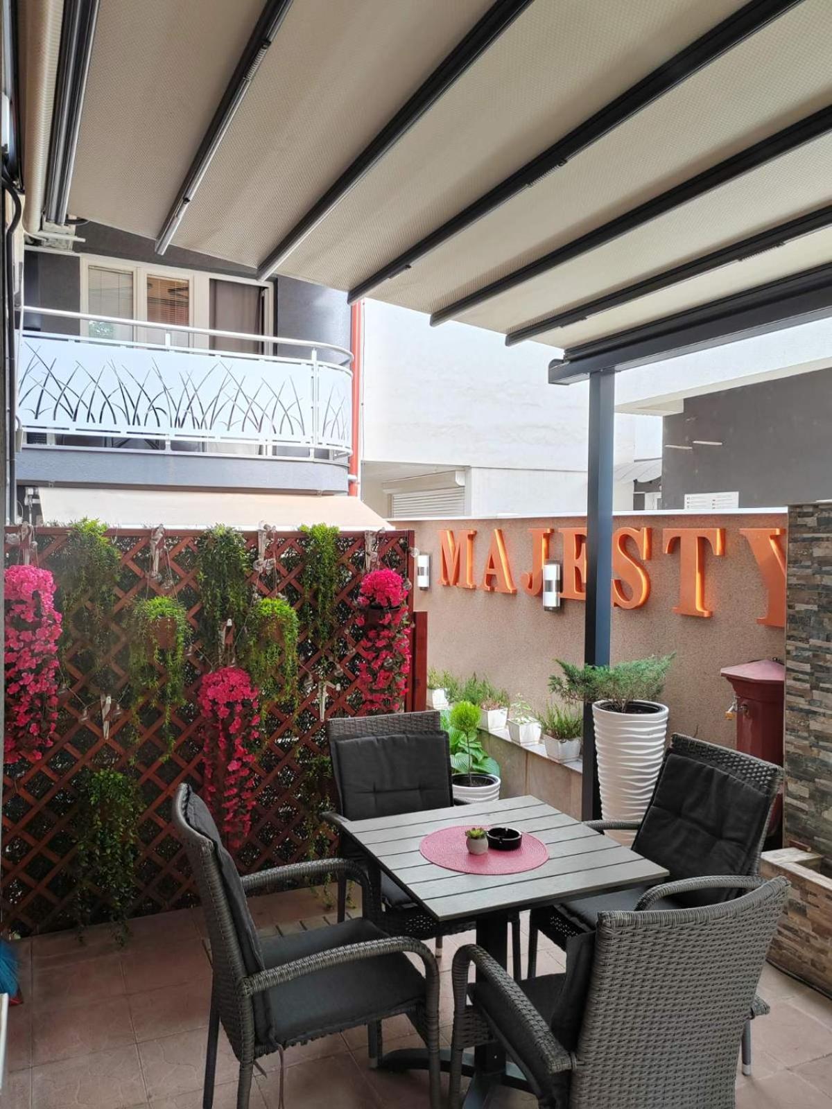 Bed And Breakfast Majesty Nis Exterior foto
