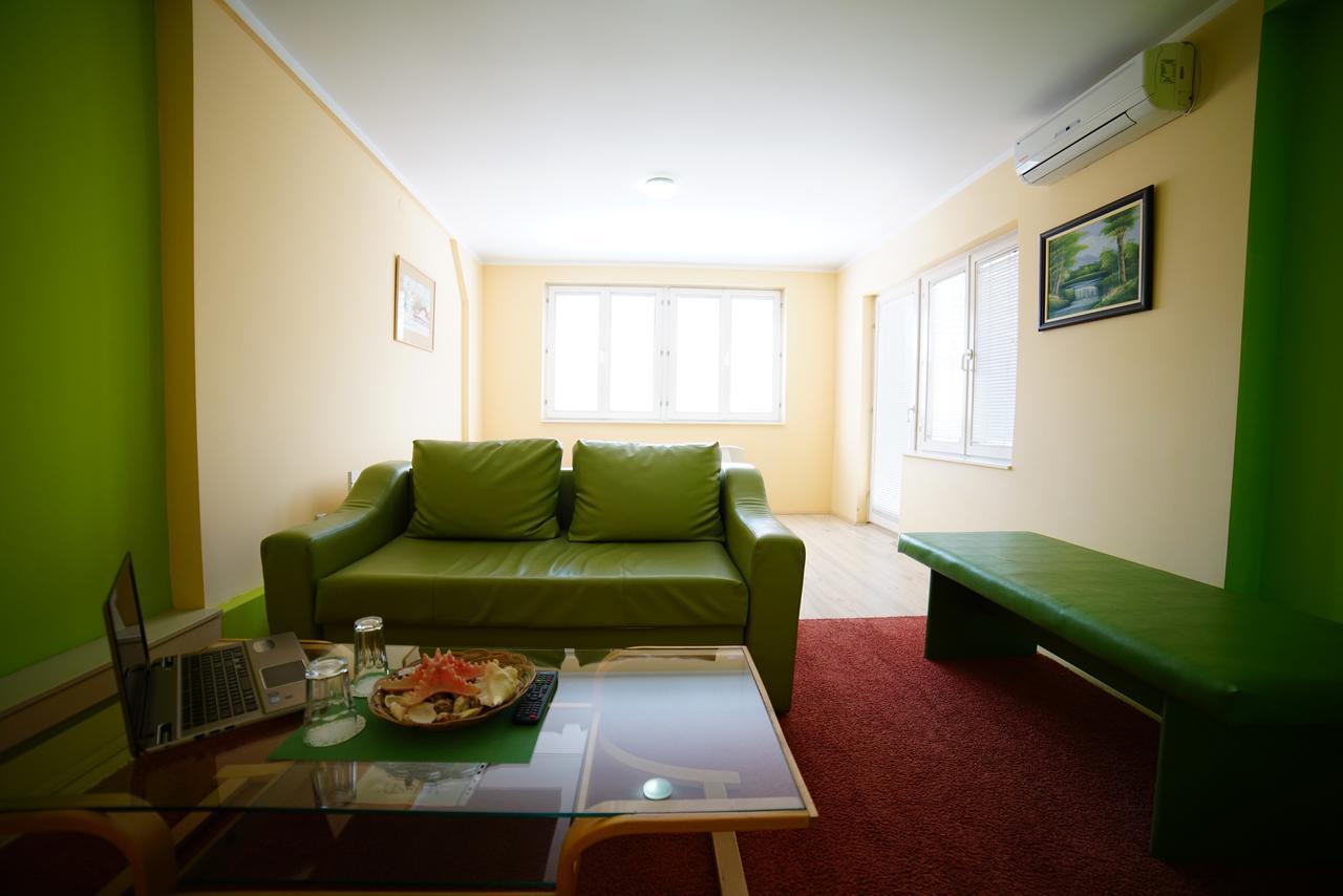 Bed And Breakfast Majesty Nis Exterior foto