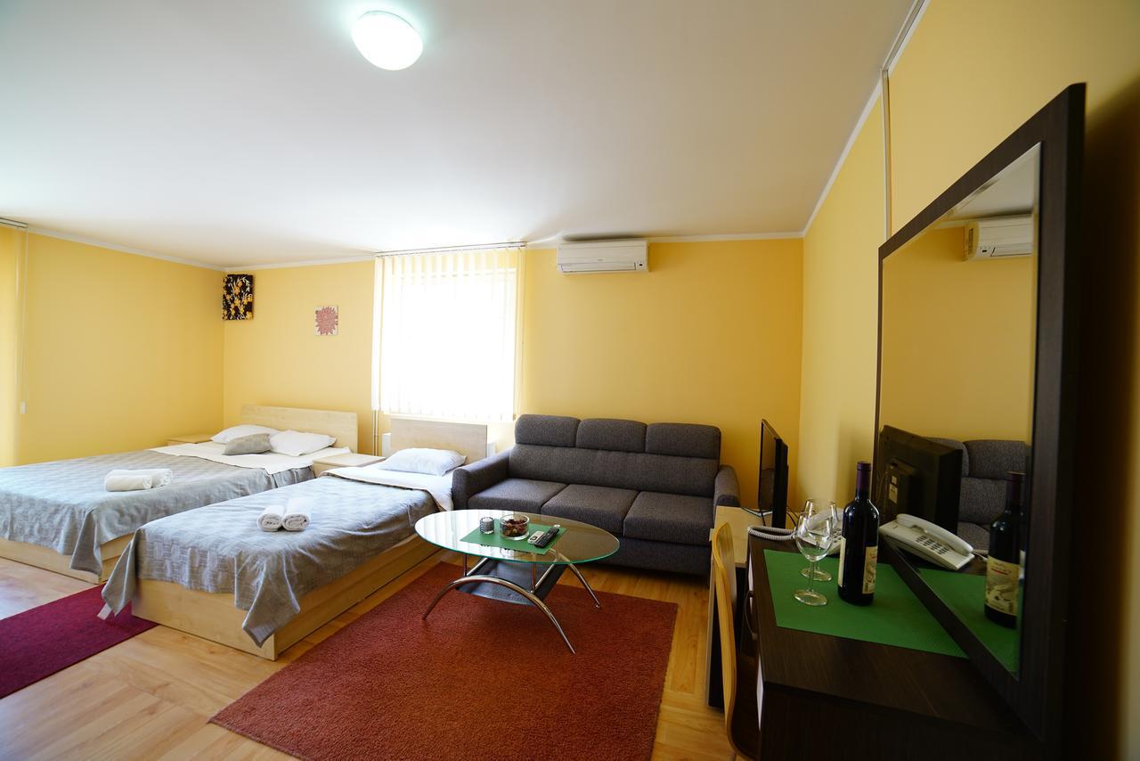 Bed And Breakfast Majesty Nis Exterior foto