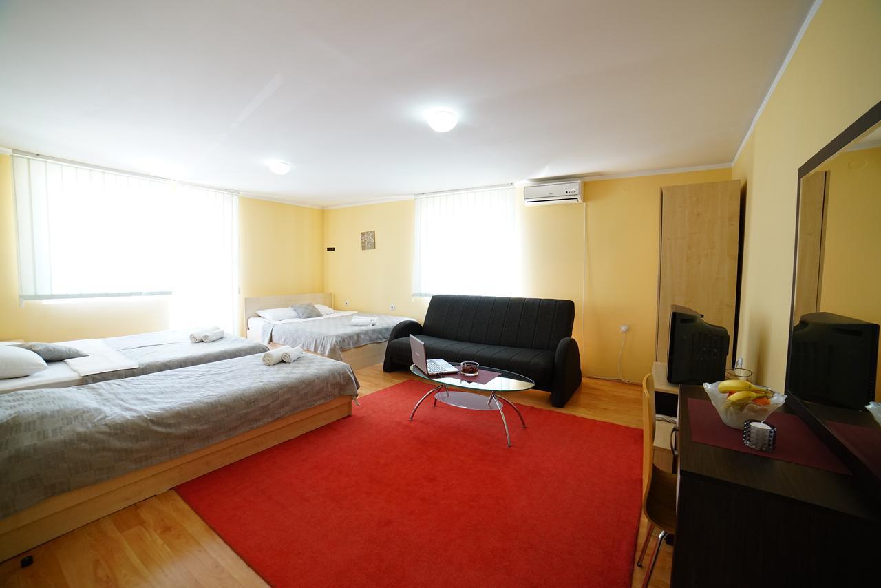 Bed And Breakfast Majesty Nis Exterior foto