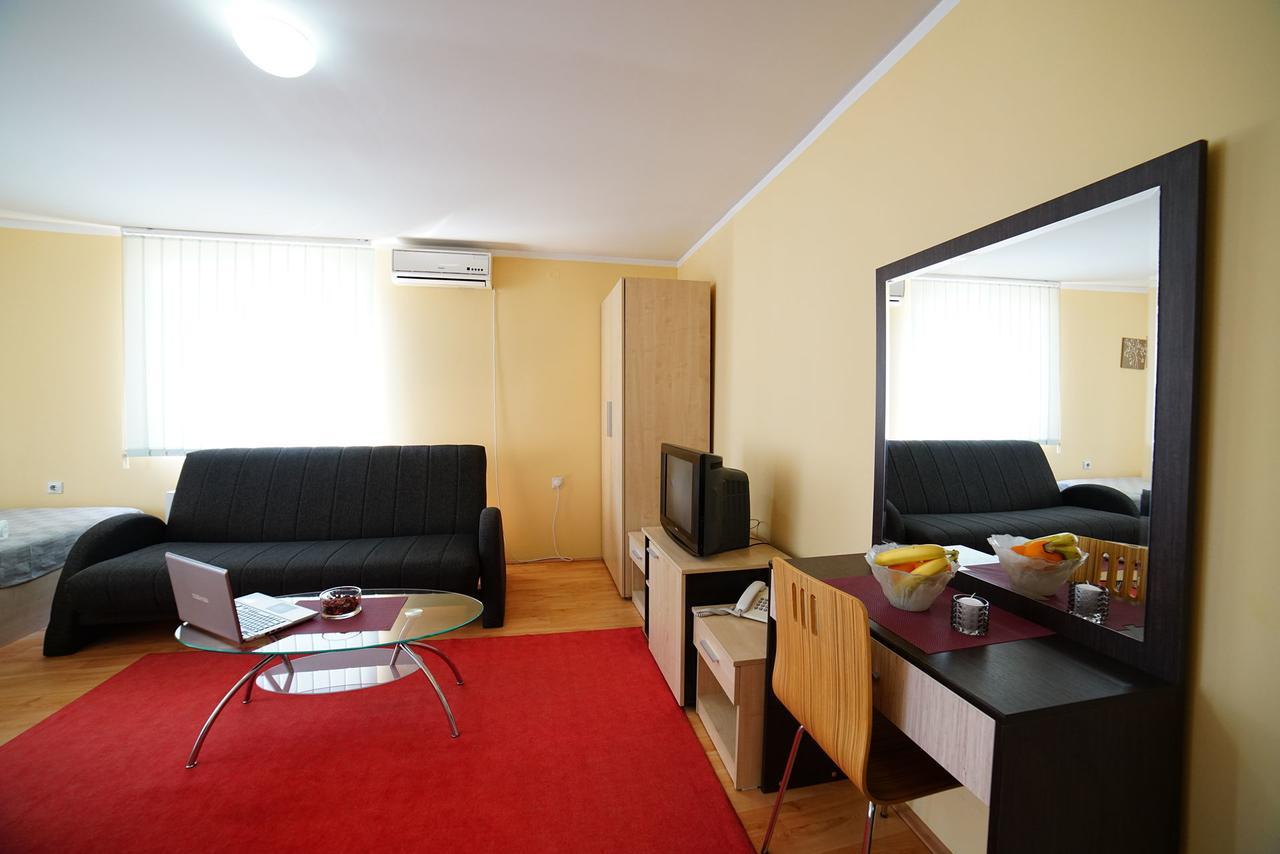 Bed And Breakfast Majesty Nis Exterior foto
