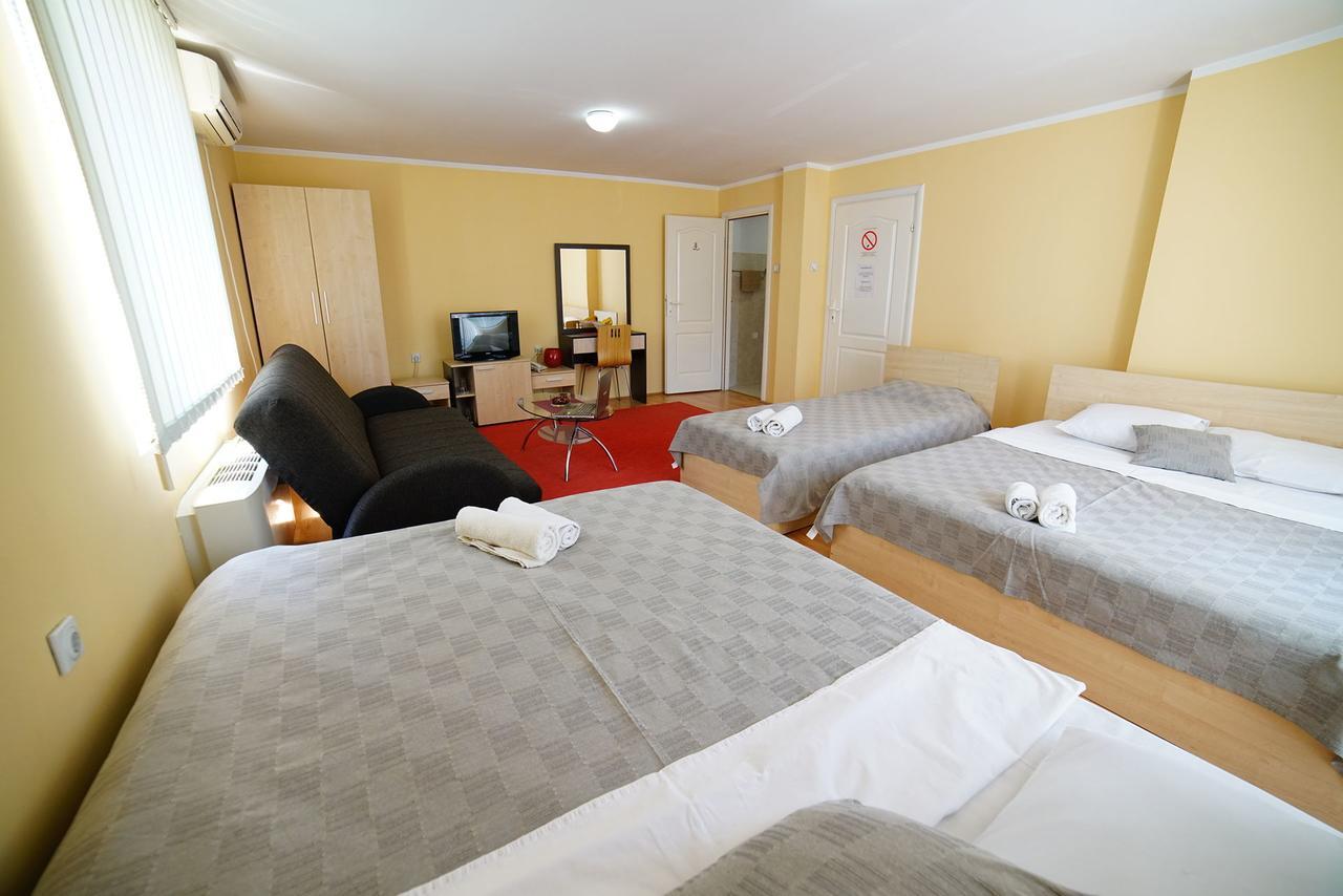 Bed And Breakfast Majesty Nis Exterior foto